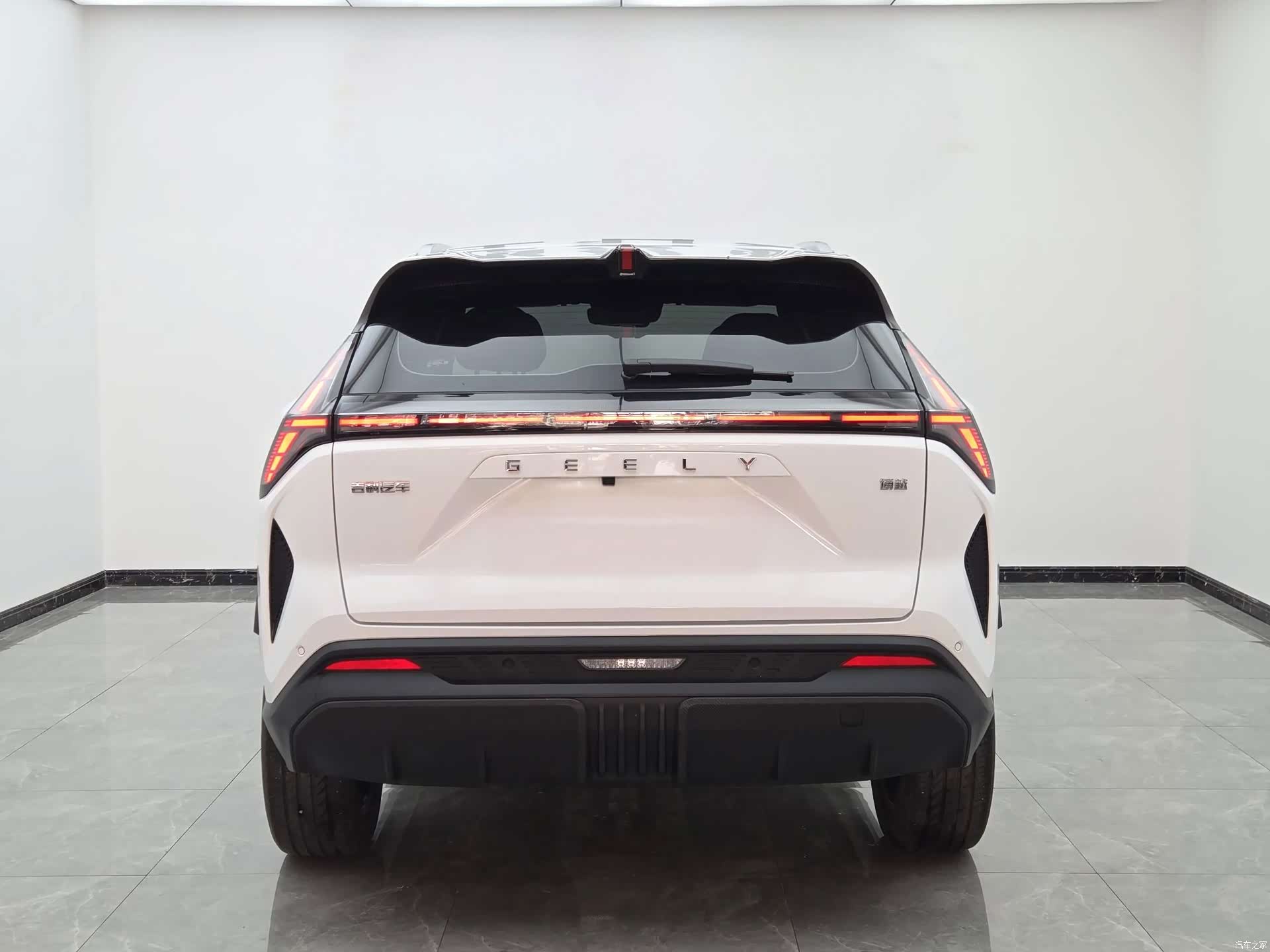 Geely Boyue, 2026 все фото