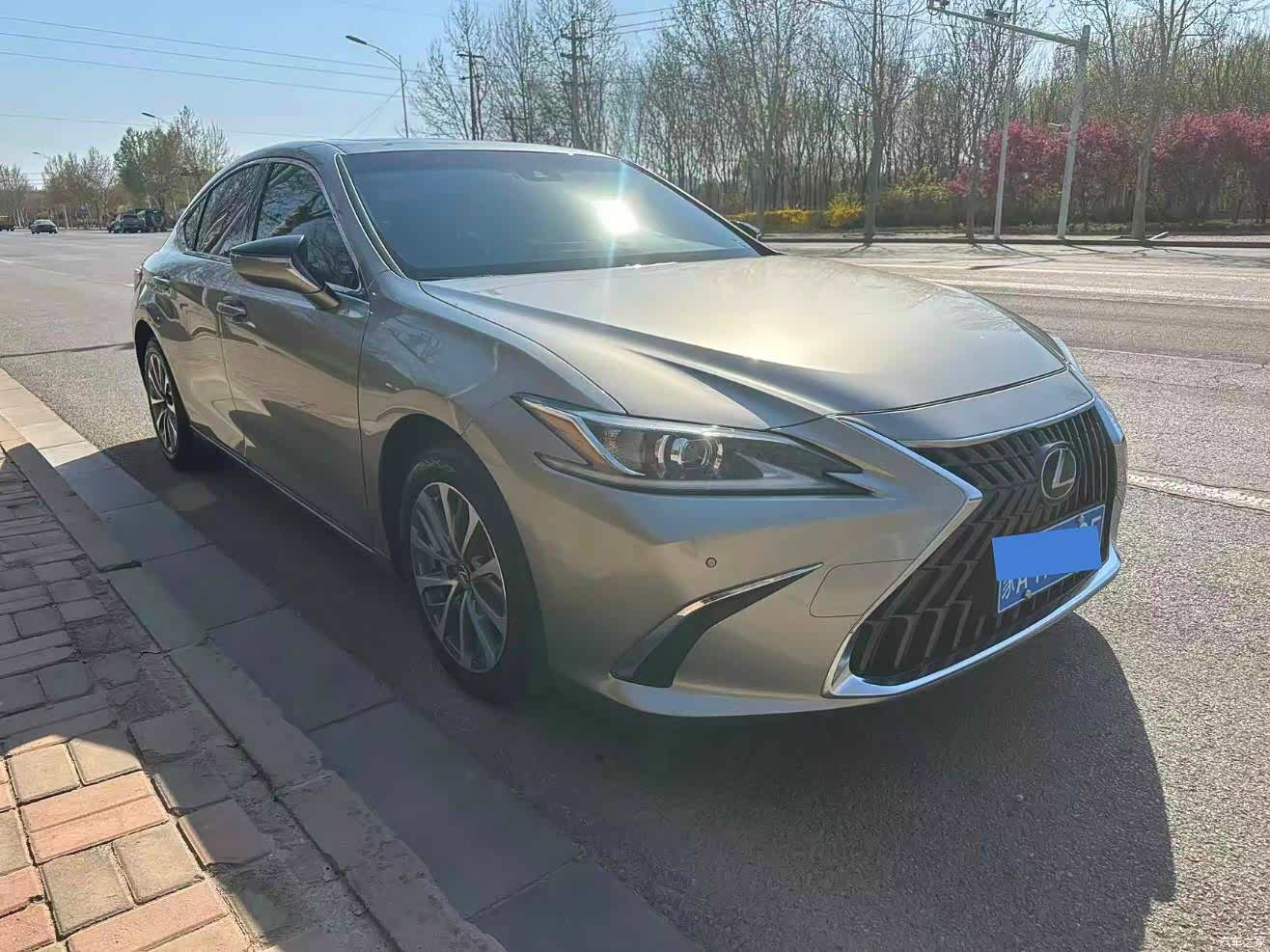 Lexus ES, 2024 4