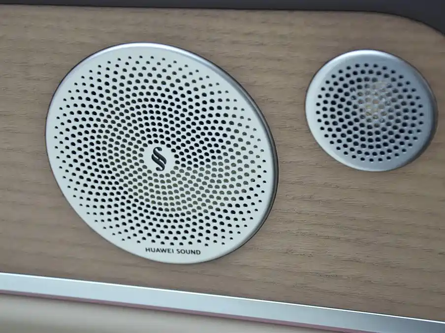 AITO Ask the world M9