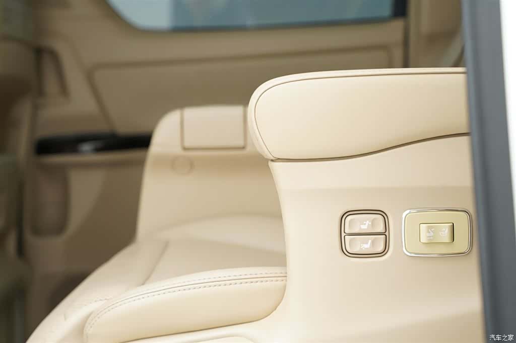 Toyota Alphard, 2012 19