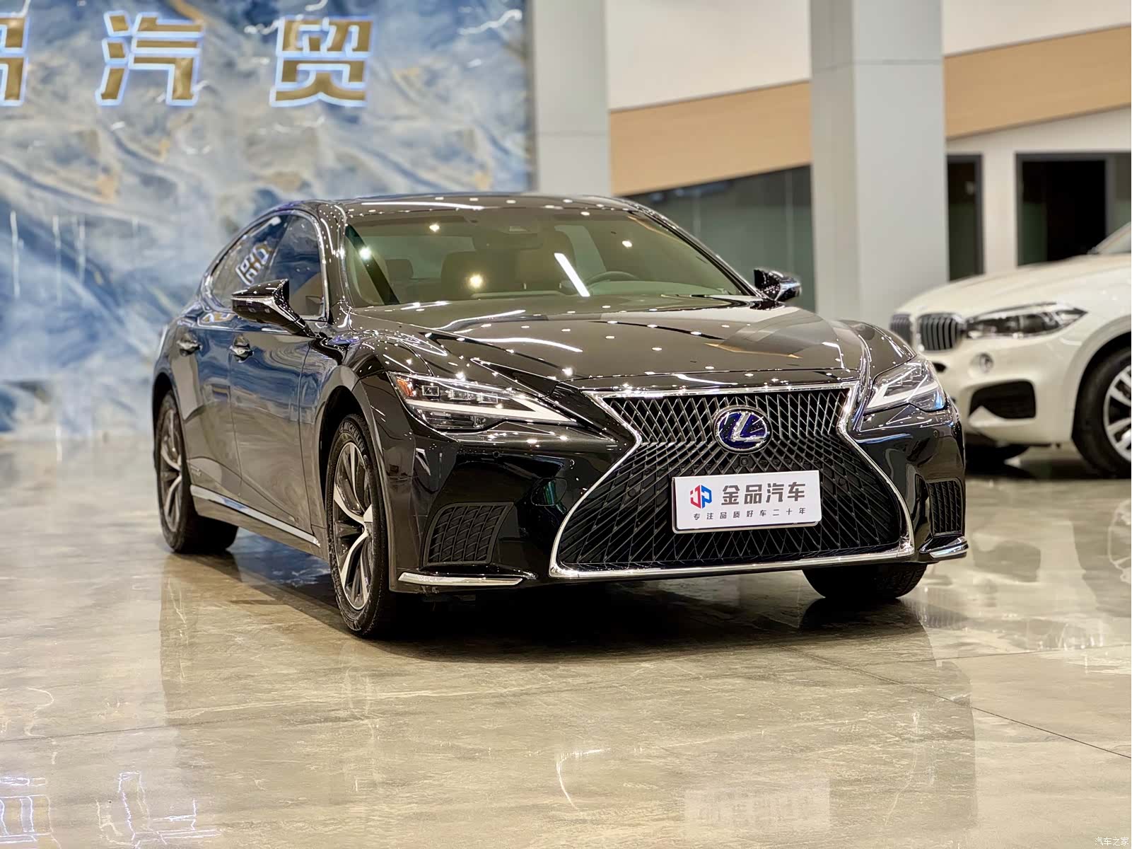 Lexus LS, 2021 3