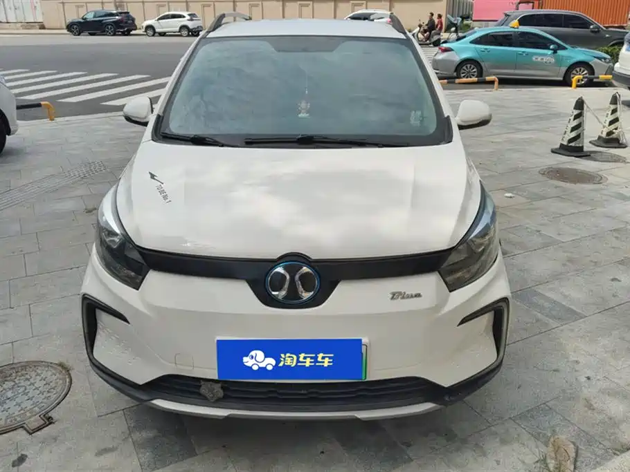 BAIC EC5