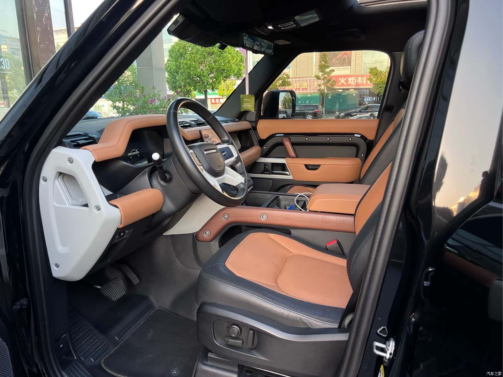 Land Rover Defender, 2023 4