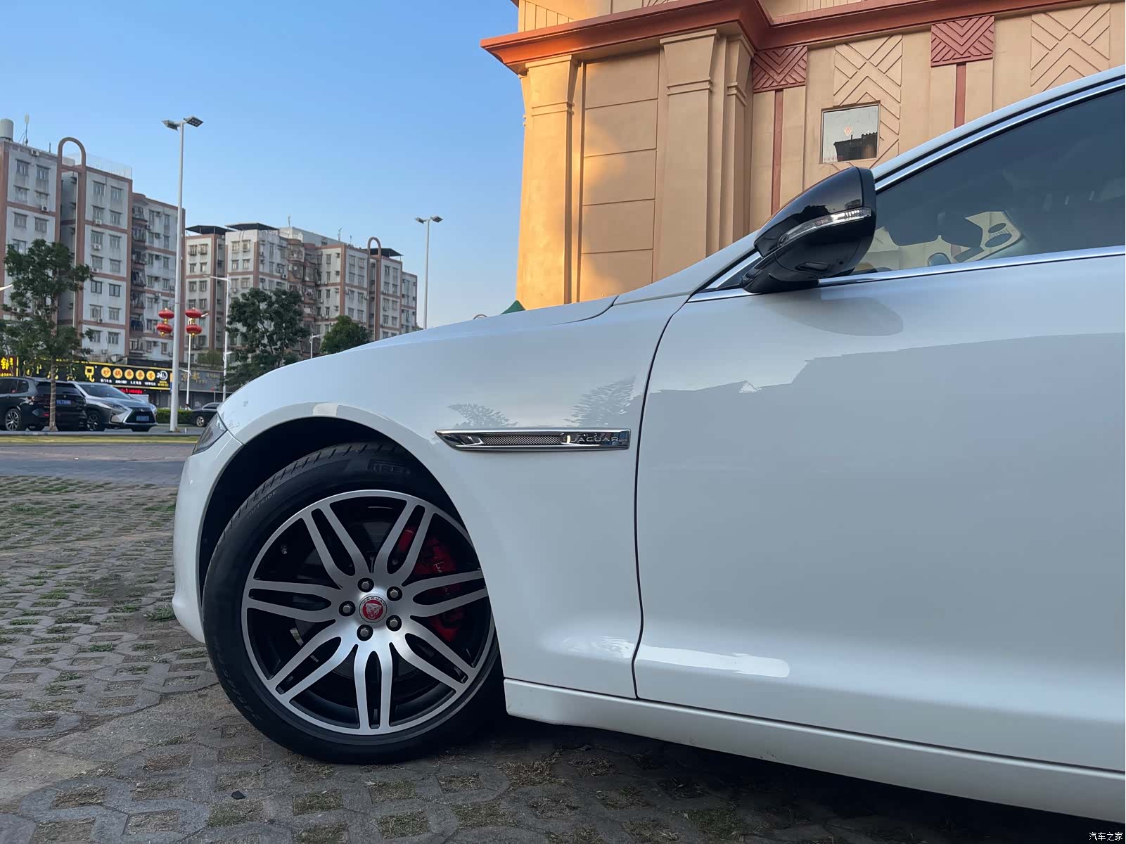 Jaguar XJ, 2019 8
