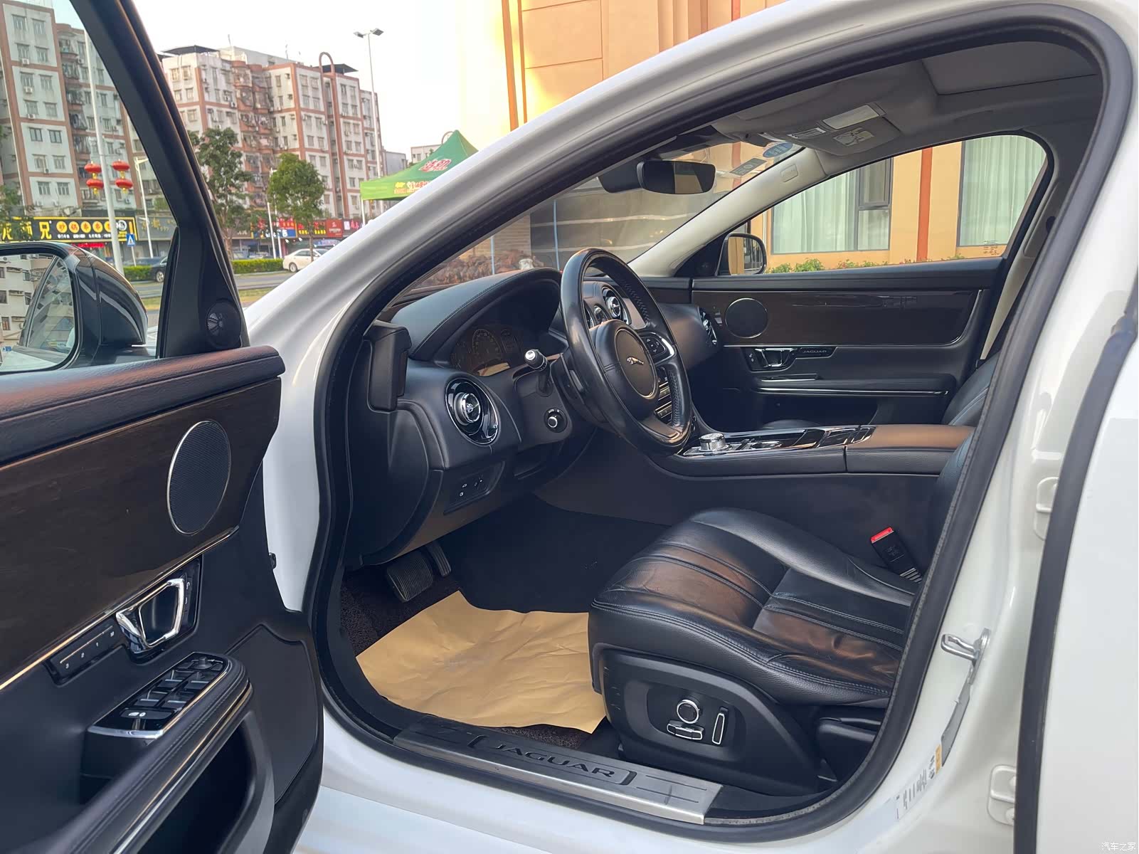 Jaguar XJ, 2019 9