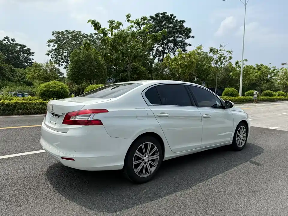 Peugeot 408