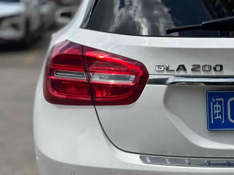 Mercedes-Benz GLA Mercedes-Benz GLA