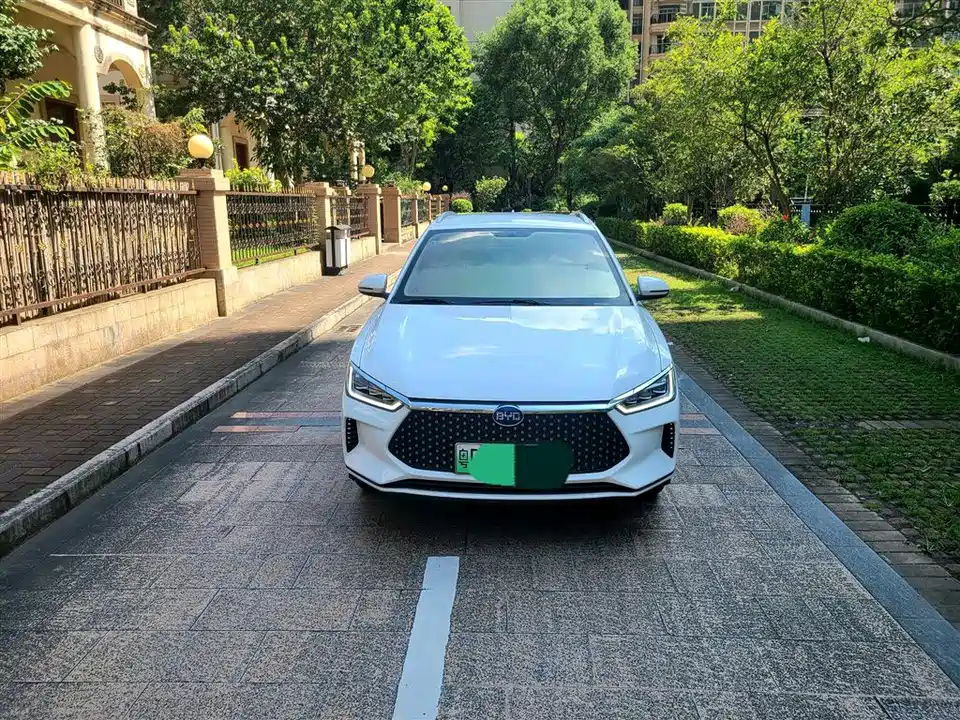 BYD e2