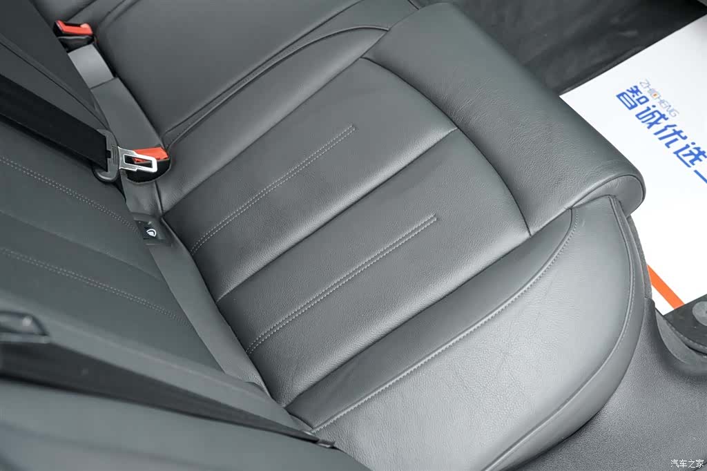 Audi A6L, 2012 26