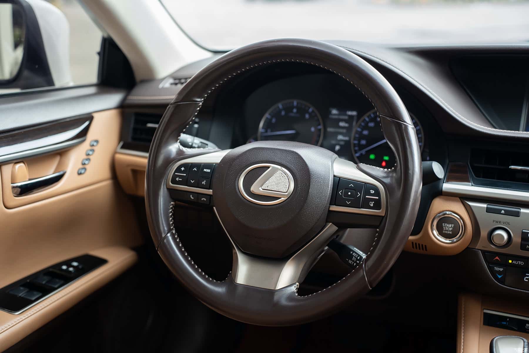 Lexus ES, 2018 12