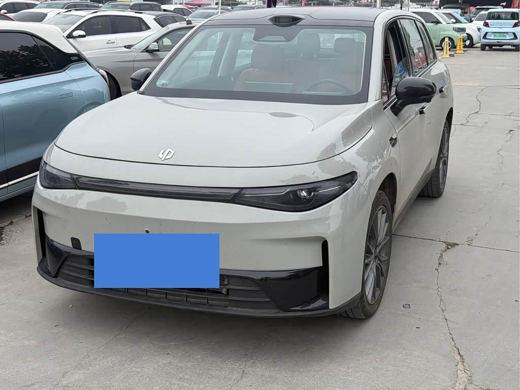 Leapmotor C10