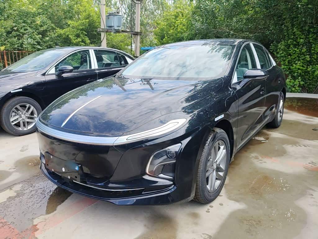 Hongqi E-QM5