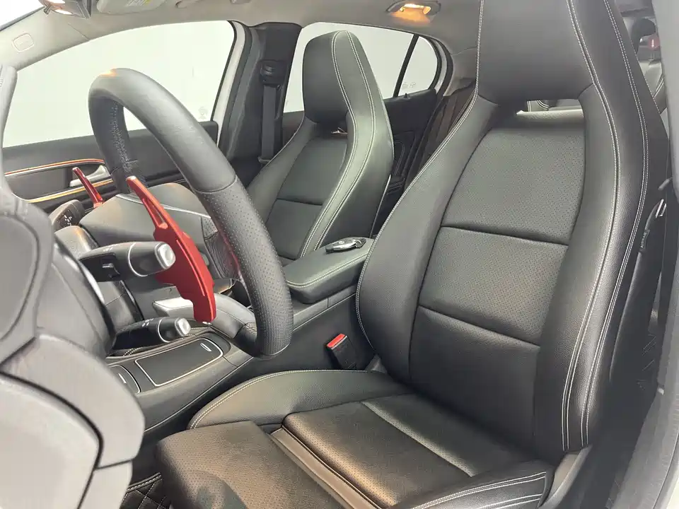 Mercedes-Benz GLA Mercedes-Benz GLA