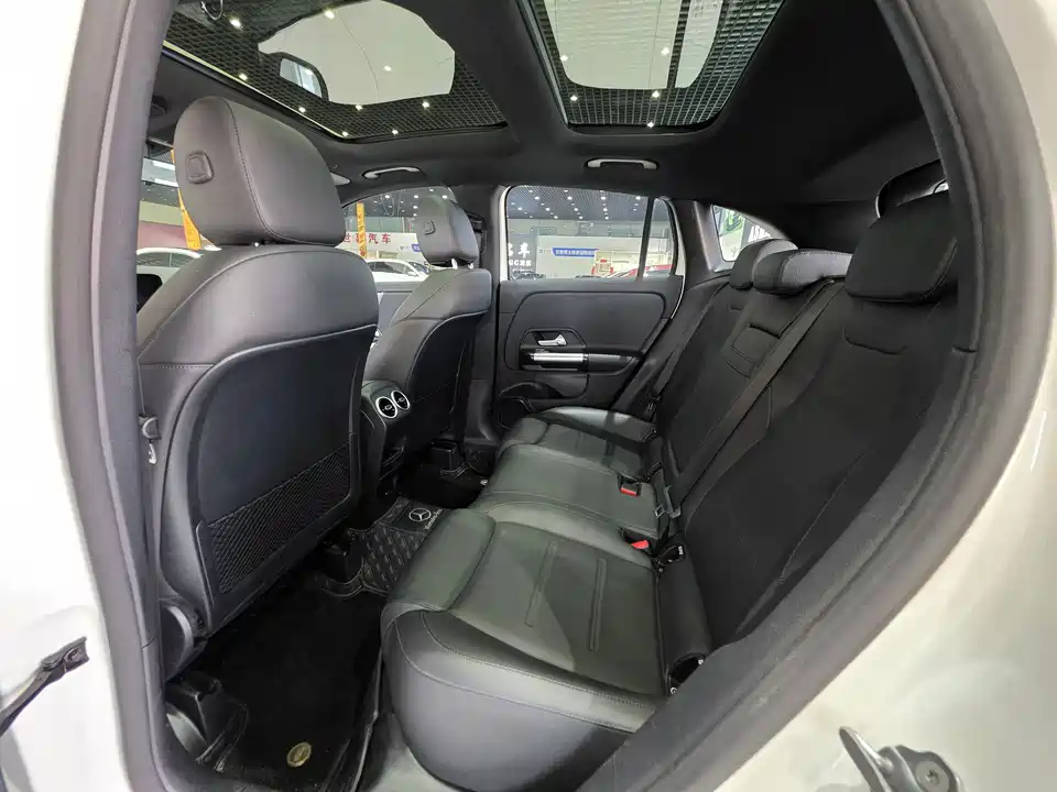 Mercedes-Benz GLA Mercedes-Benz GLA