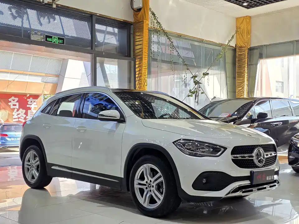 Mercedes-Benz GLA Mercedes-Benz GLA