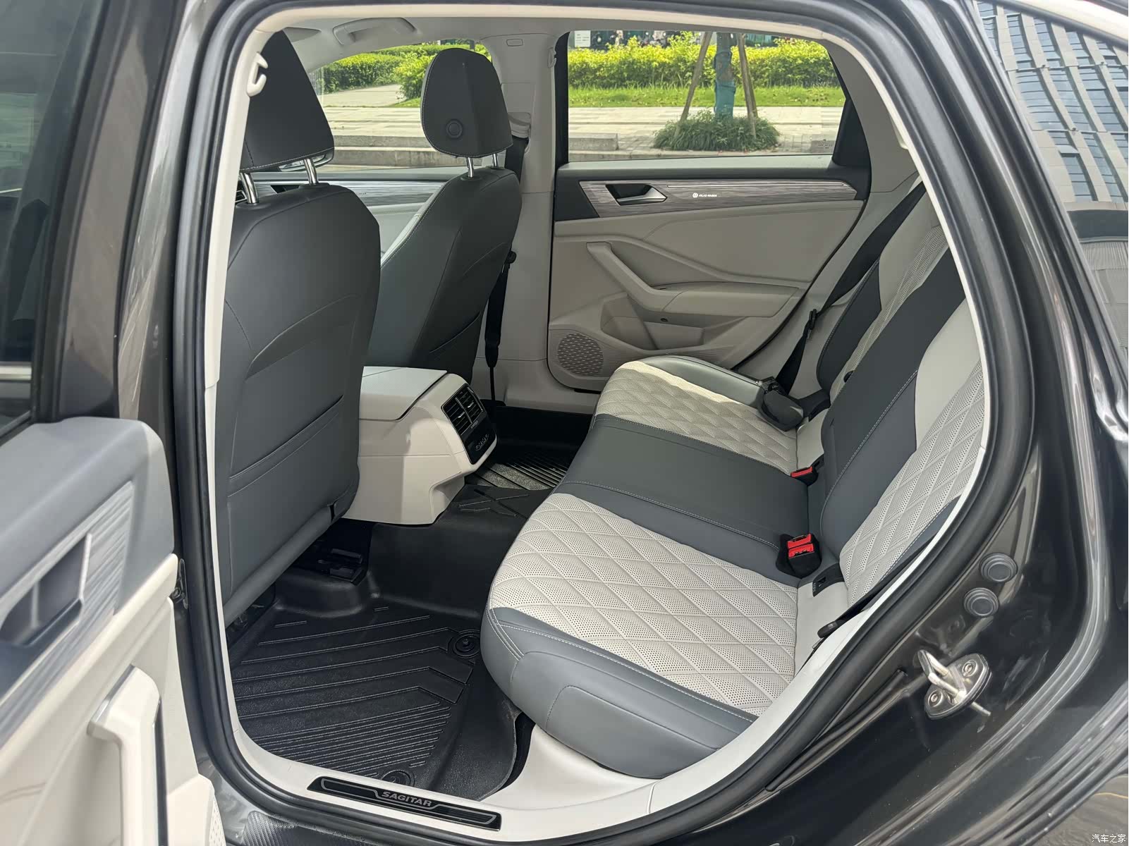Volkswagen Sagitar, 2023 все фото