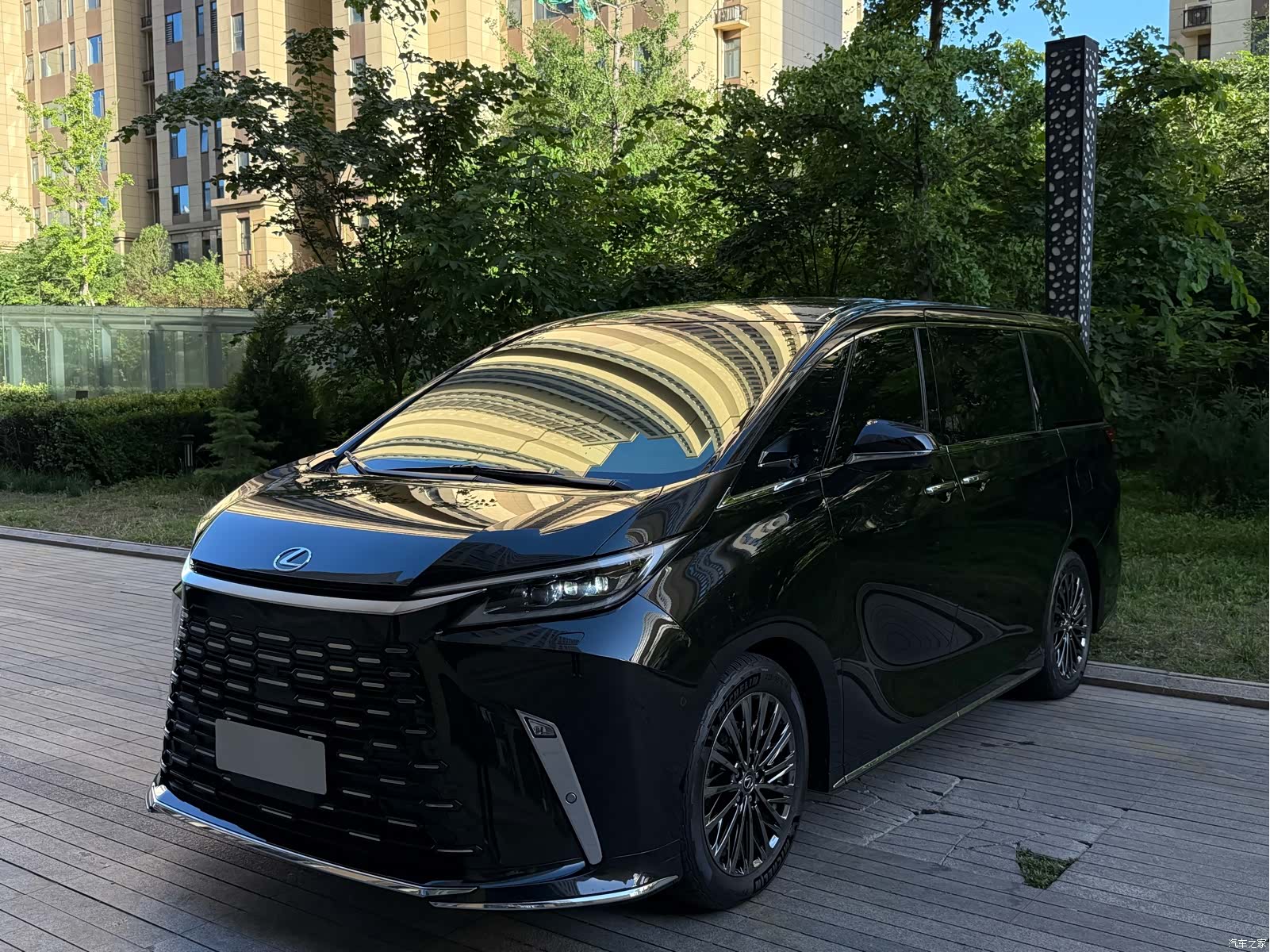 Lexus LM, 2025 2