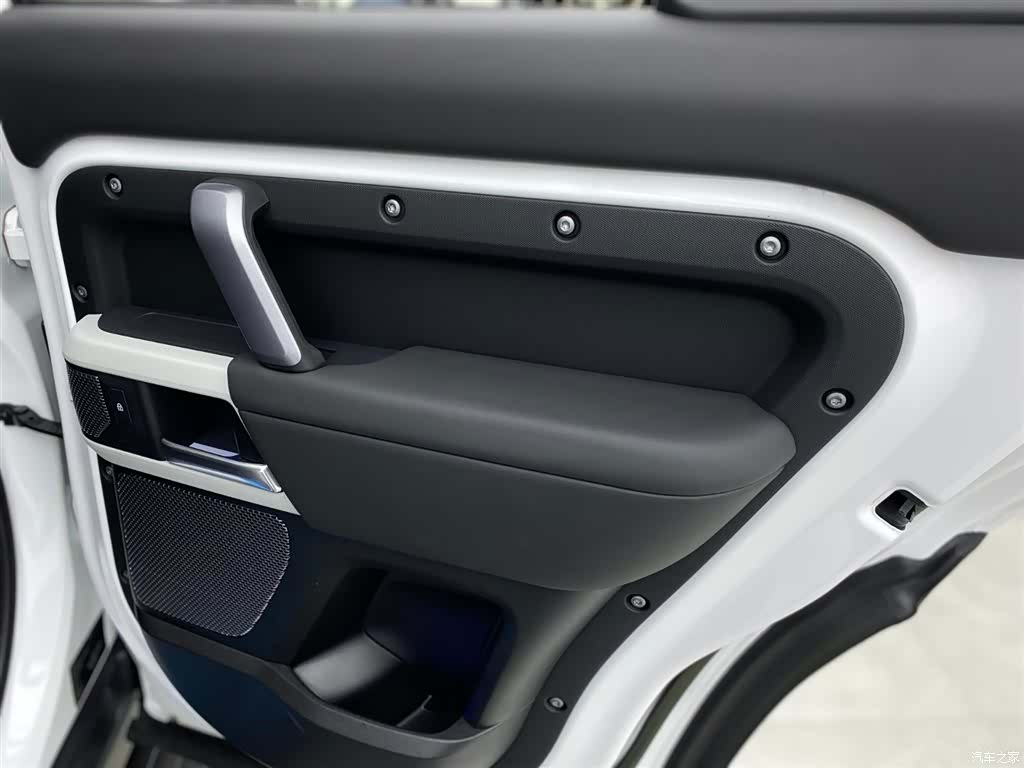 Land Rover Defender, 2024 22