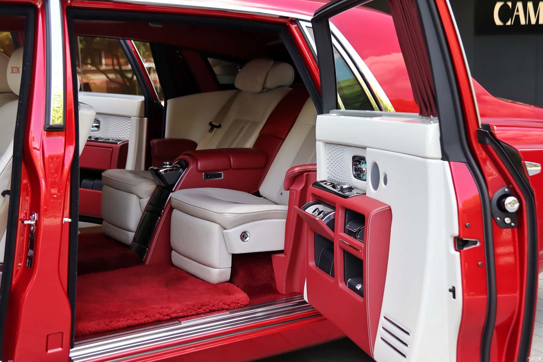 Rolls-Royce Phantom, 2016 4
