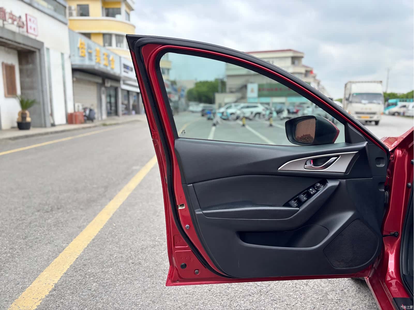 Mazda Mazda3, 2017 10