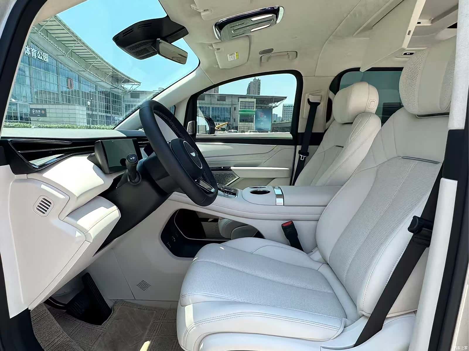 Geely V900, 2026 12