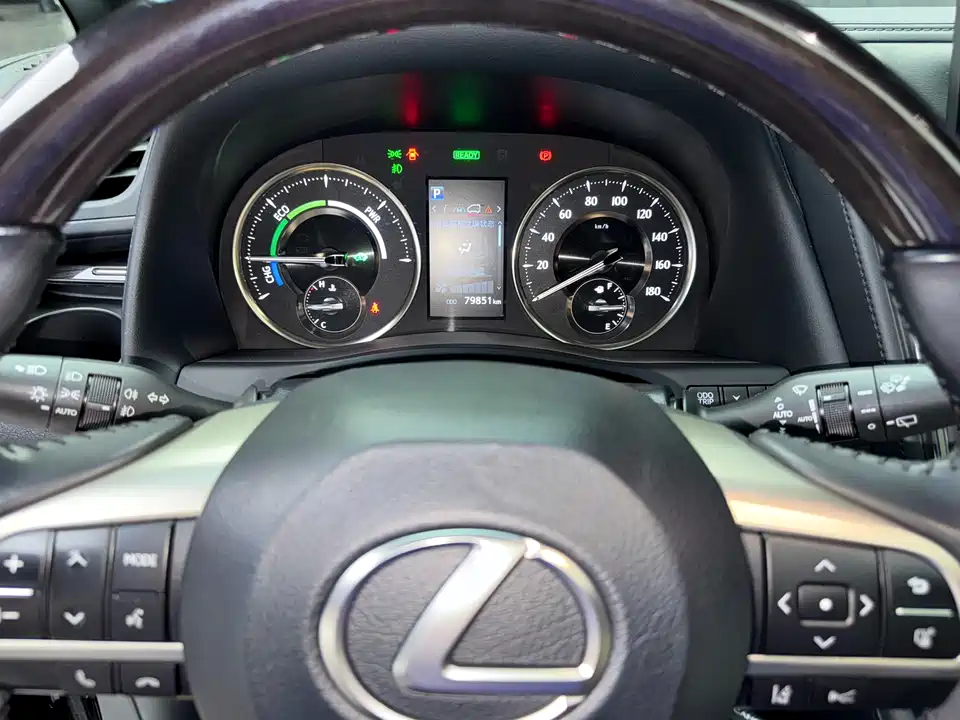Lexus LM