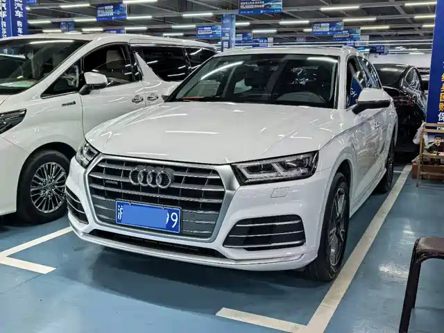 Audi Q5L 2021 — купить из Китая под заказ