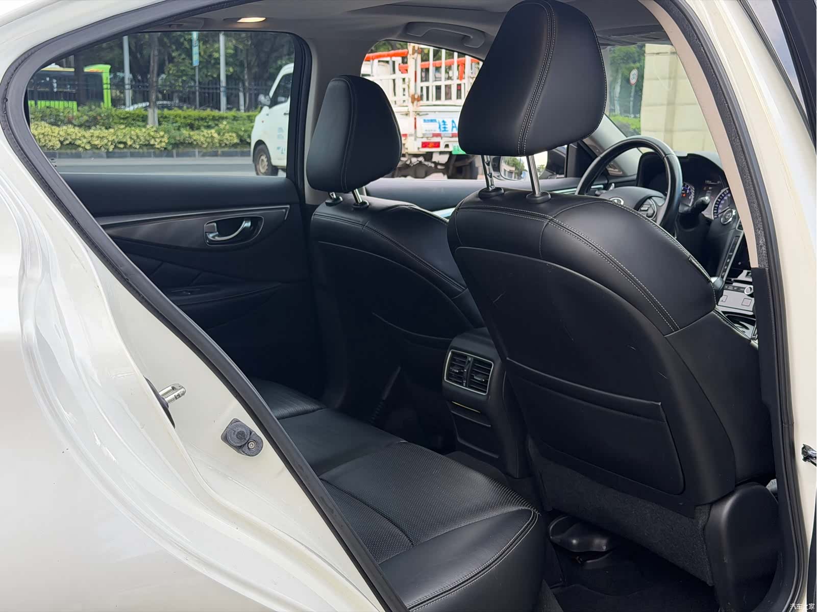 Infiniti Q50L, 2015 14