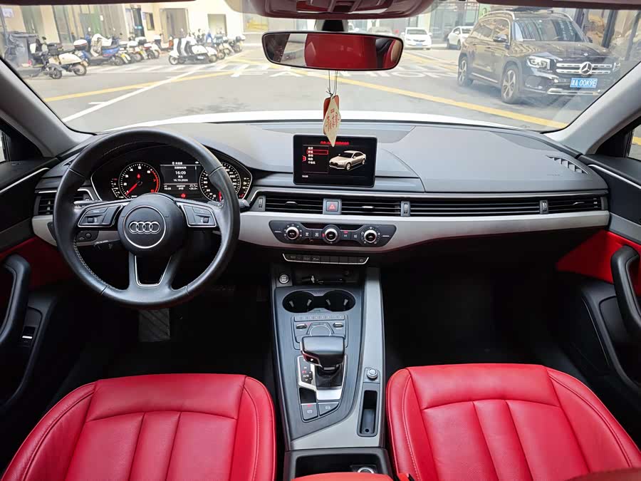 Audi A4L 2017, фото 4