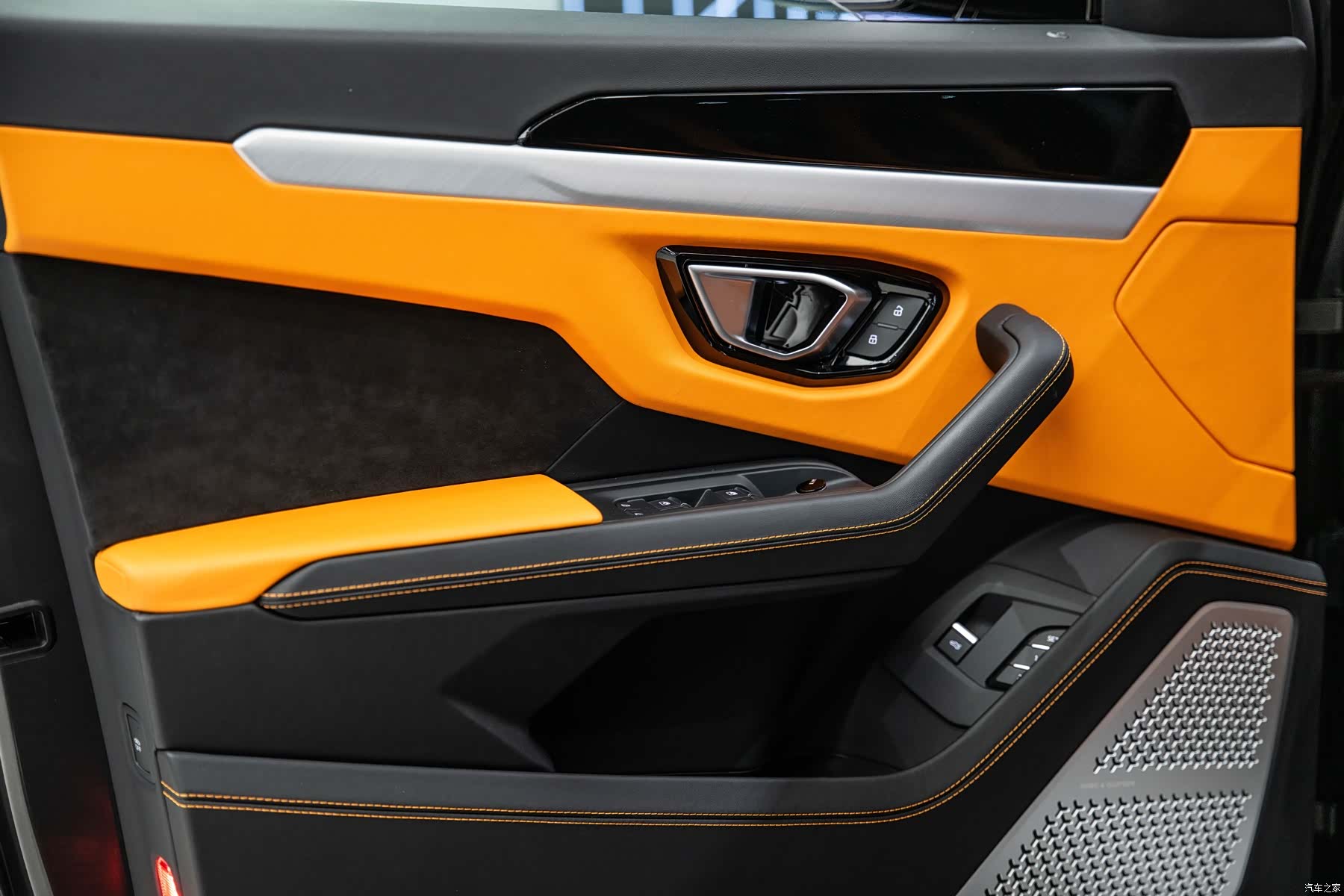 Lamborghini Urus, 2022 4