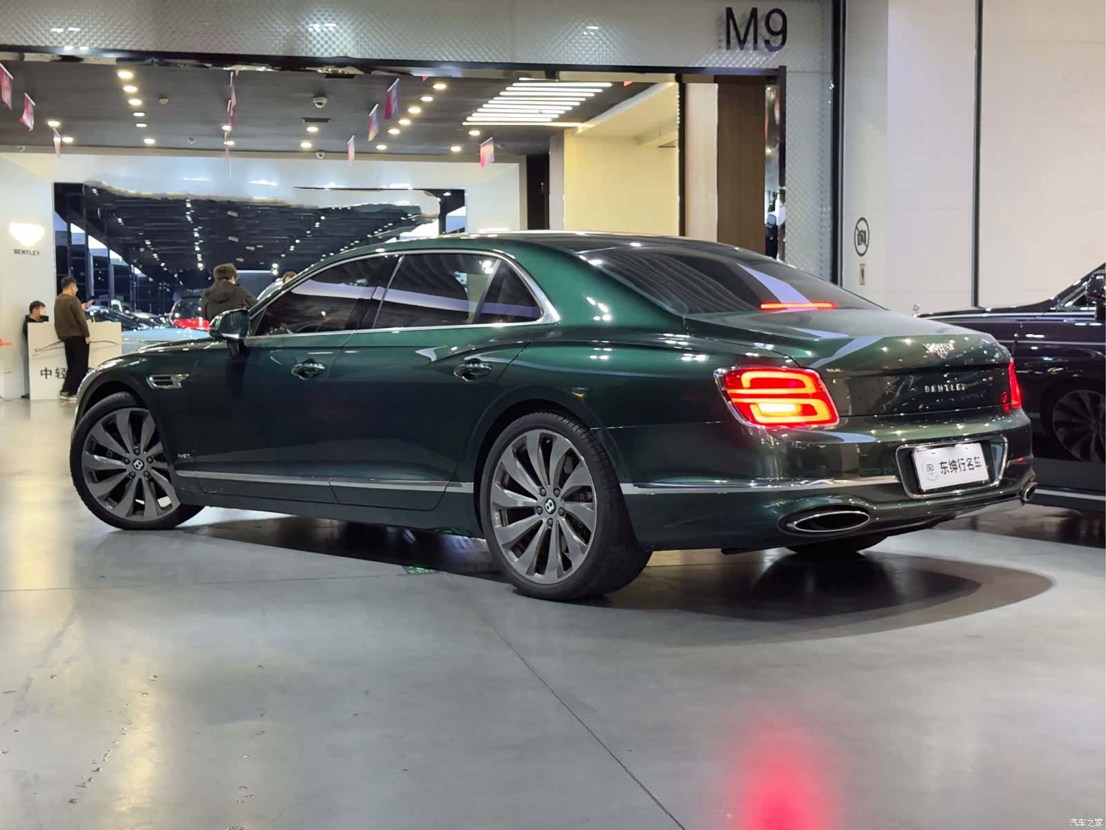 Bentley Flying Spur, 2021 4