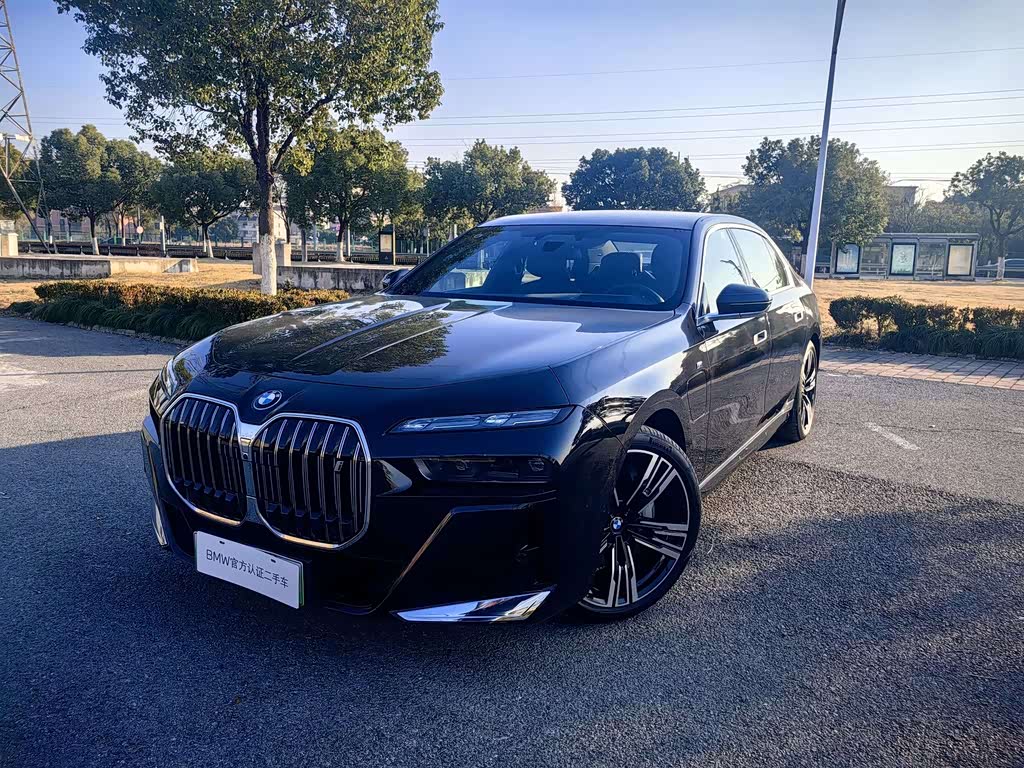 BMW i7
