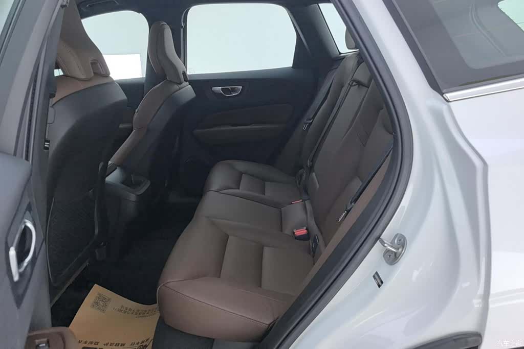 Volvo XC60, 2025 11