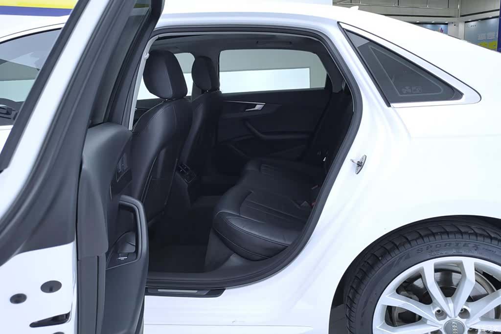 Audi A4L, 2017 11