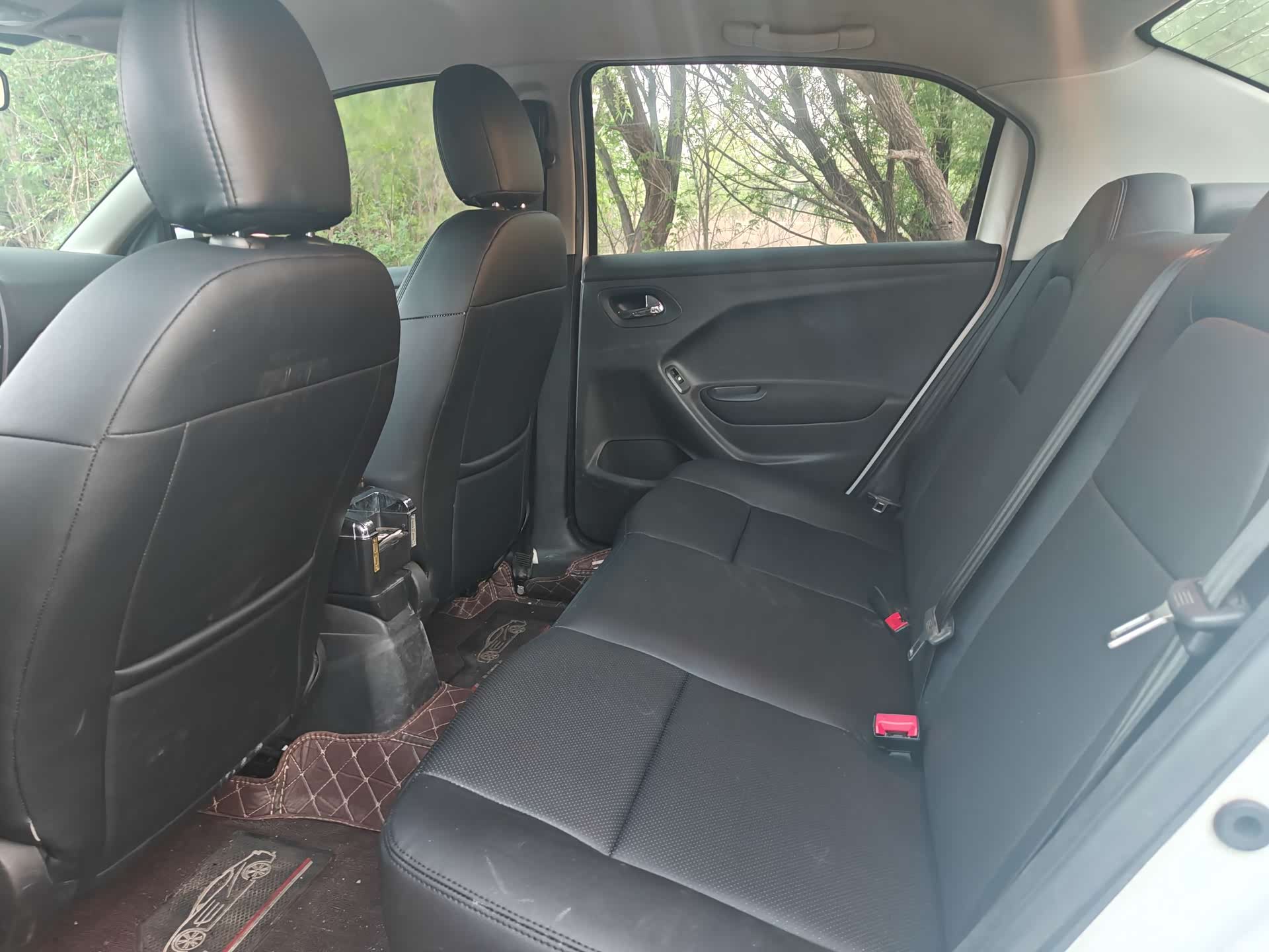 Peugeot 301, 2016 6