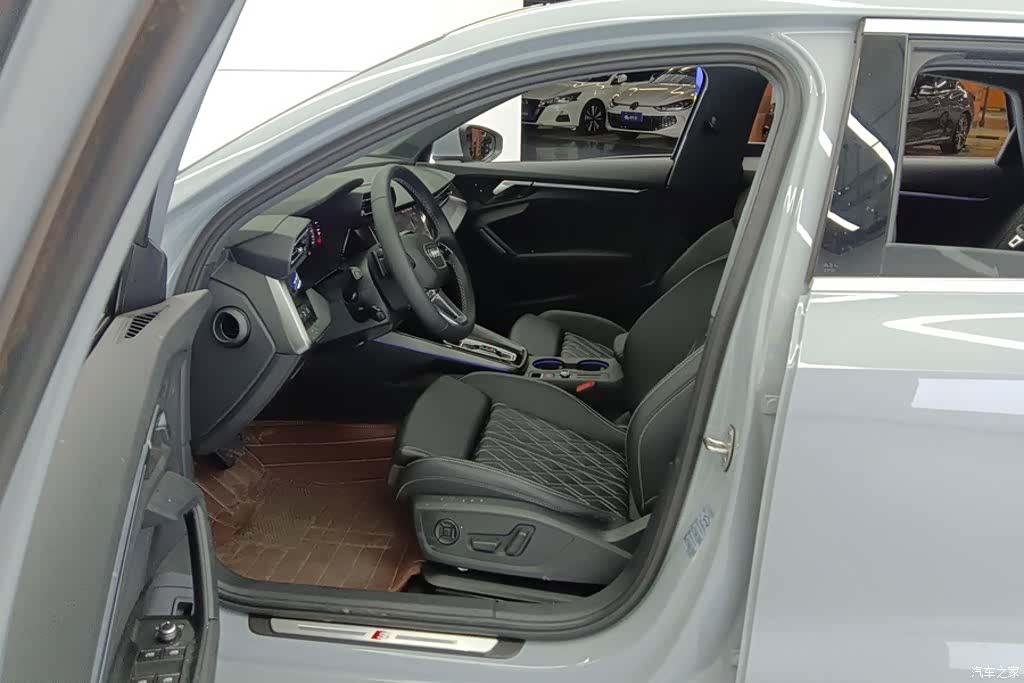 Audi Flying Spur, 2025 9