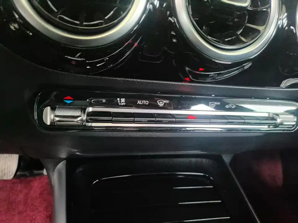 Mercedes-Benz GLA Mercedes-Benz GLA