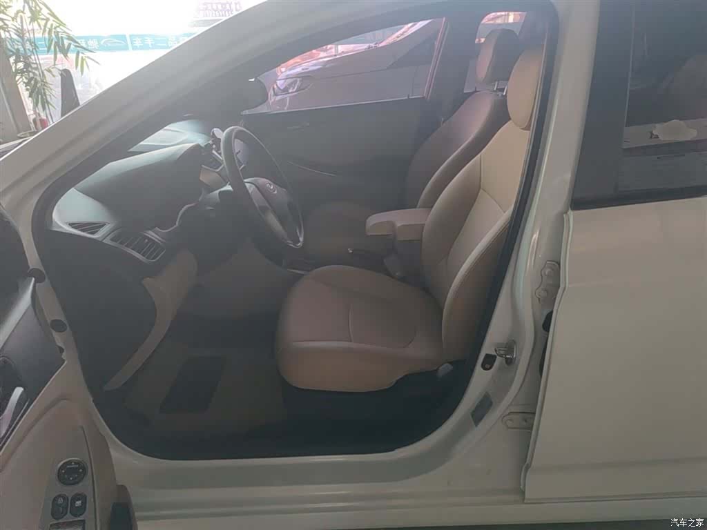 Hyundai GLS, 2015 15