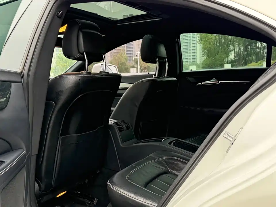Mercedes-Benz CLS Mercedes-Benz CLS