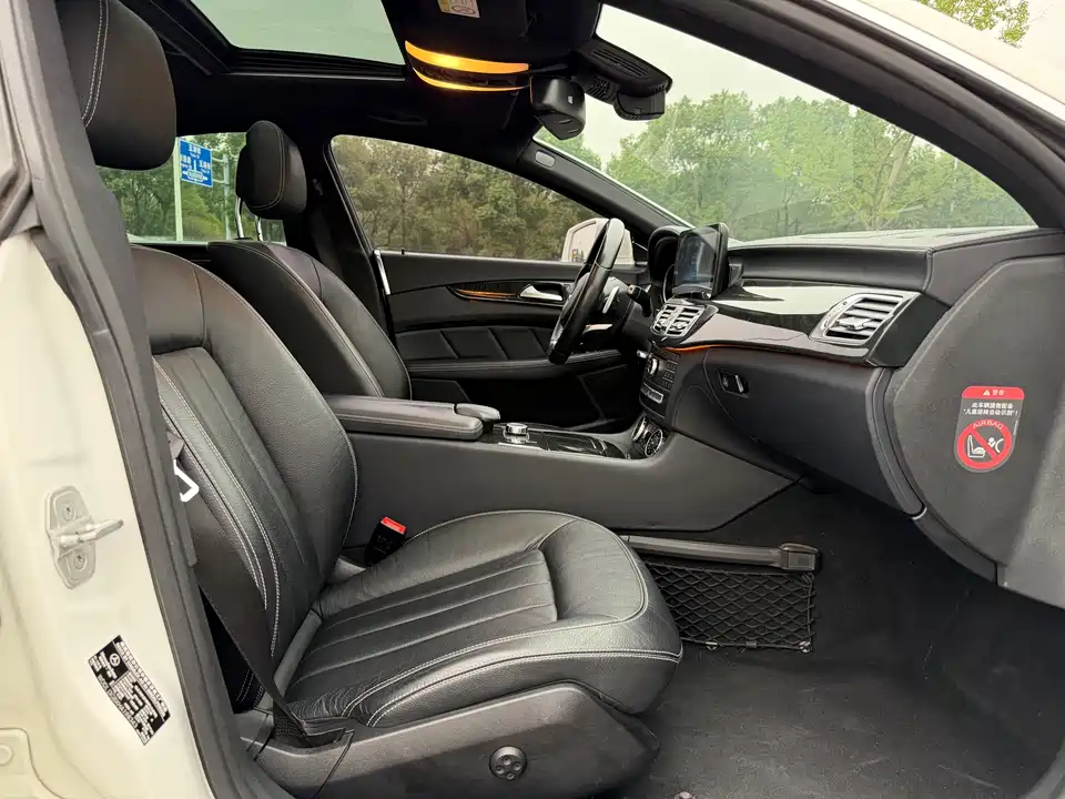 Mercedes-Benz CLS Mercedes-Benz CLS