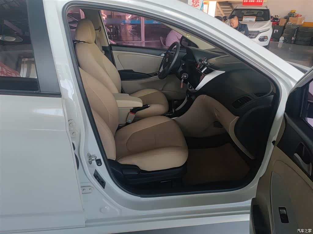 Hyundai GLS, 2015 25