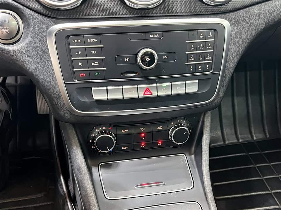Mercedes-Benz GLA Mercedes-Benz GLA