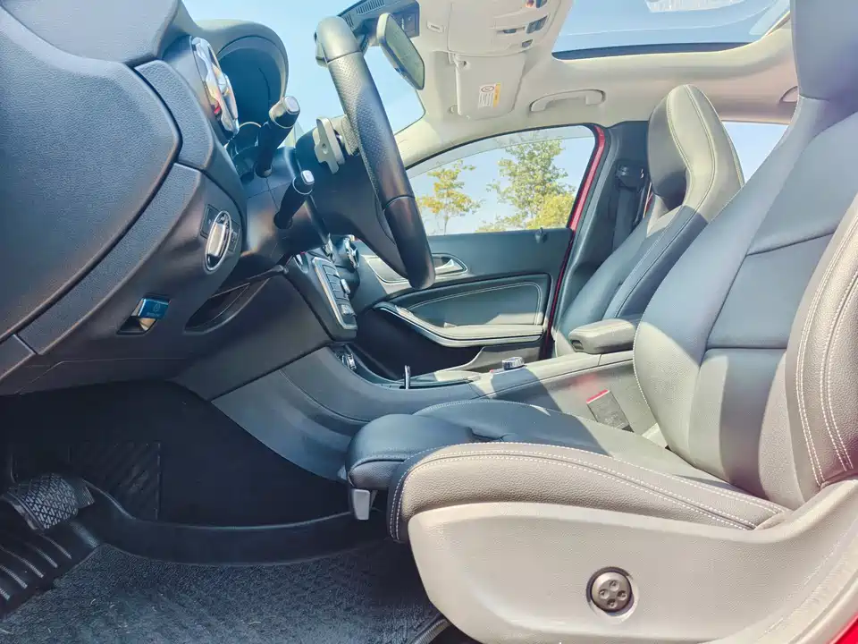 Mercedes-Benz GLA Mercedes-Benz GLA