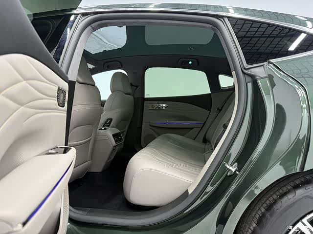 Geely 8, 2025 14