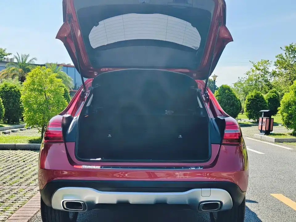 Mercedes-Benz GLA Mercedes-Benz GLA