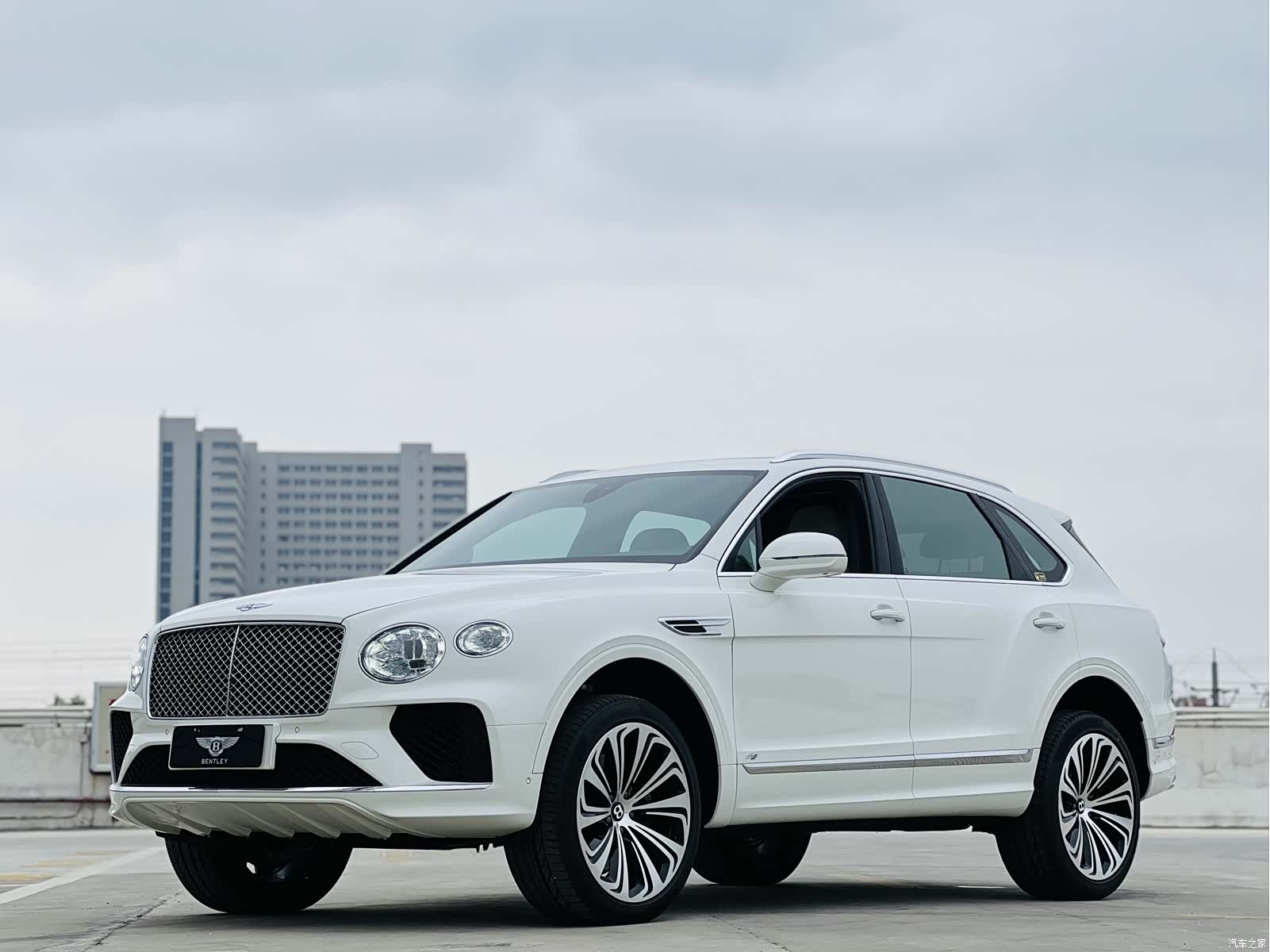 Bentley Bentayga, 2022 2