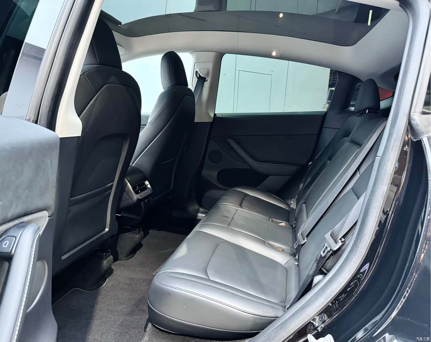 Tesla Model Y, 2021 10