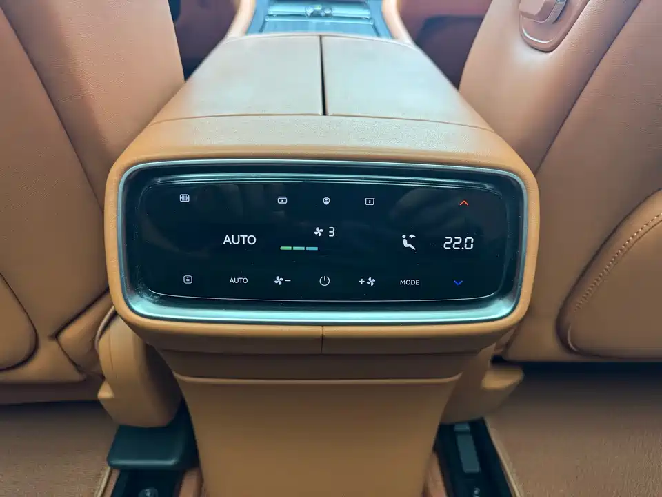 AITO Ask the world M9