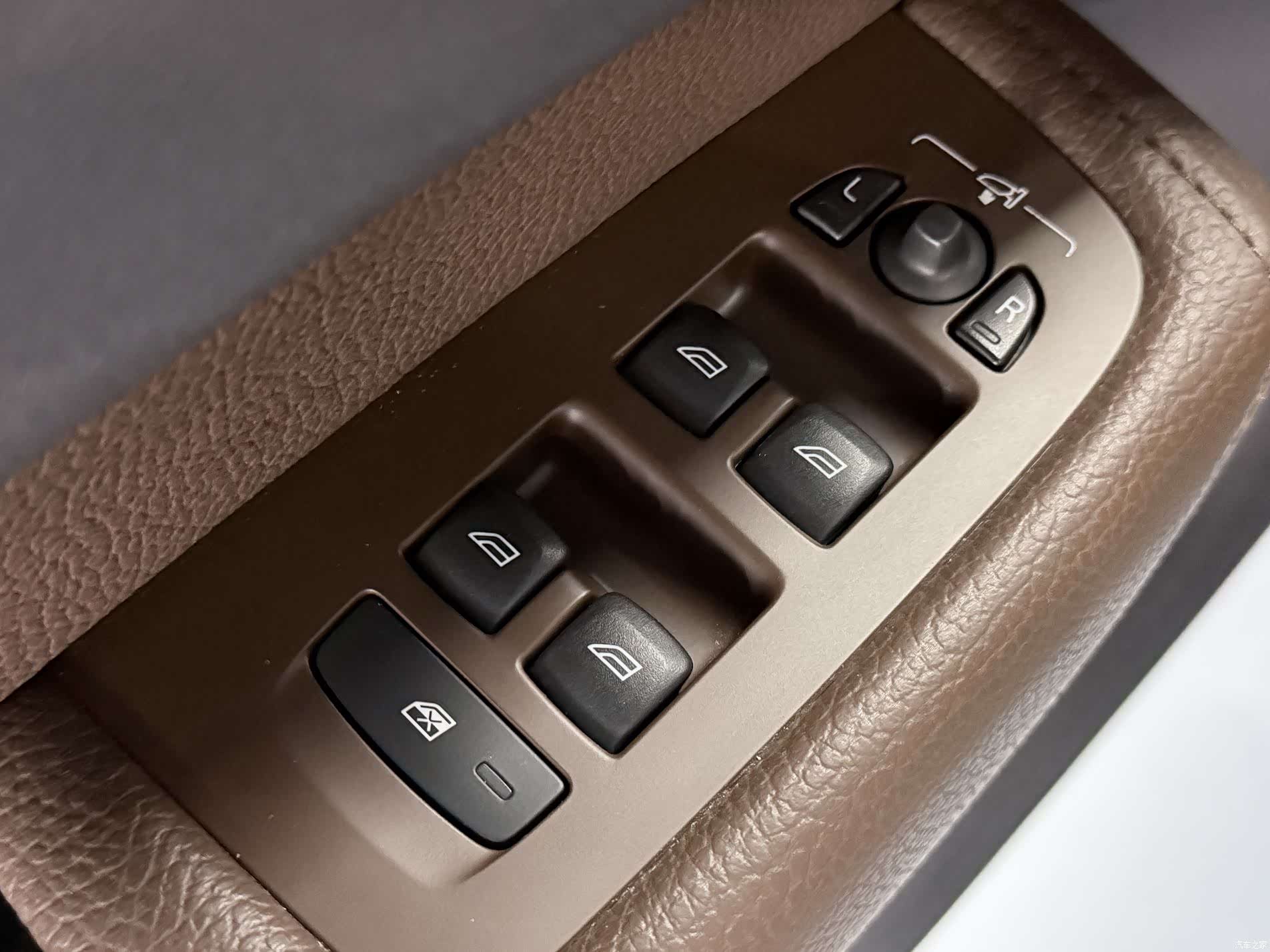 Volvo XC60, 2020 все фото