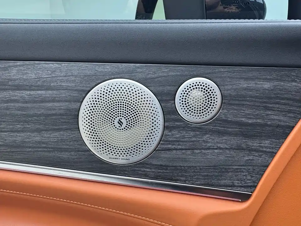 AITO Ask the world M9